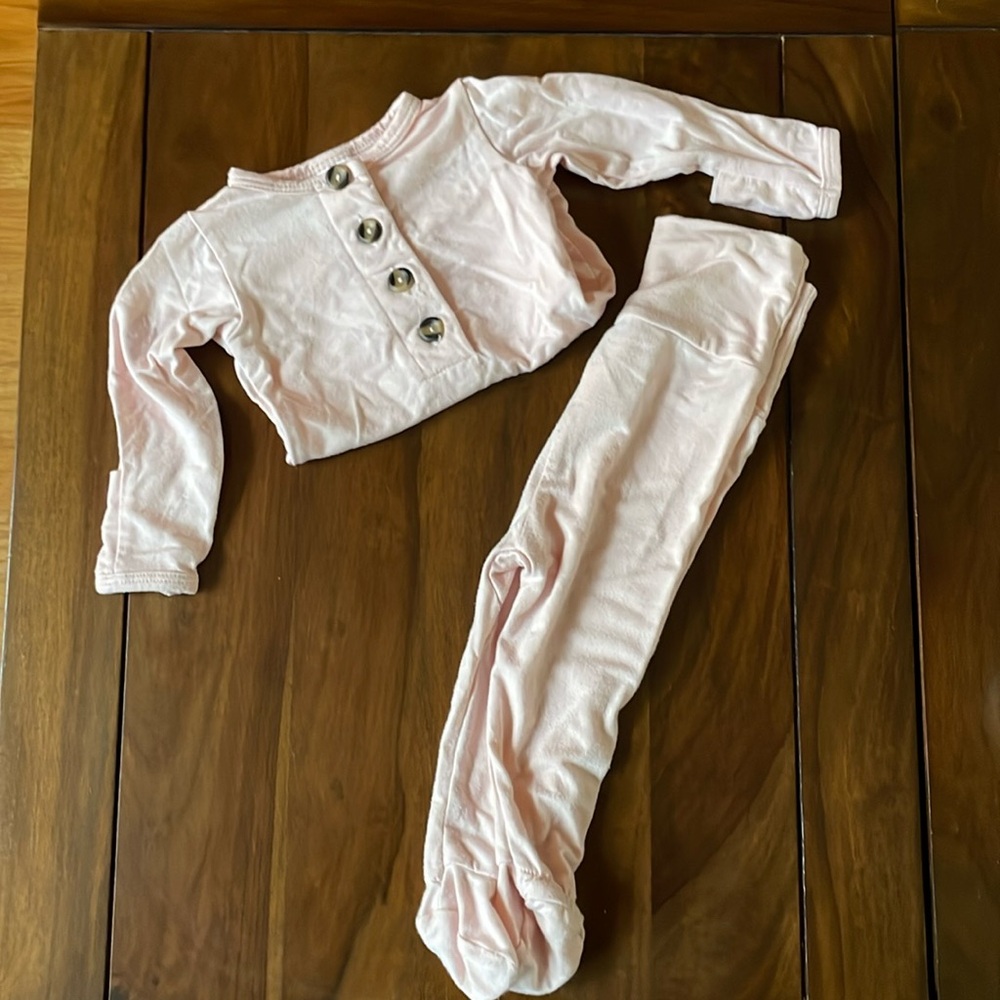 Lou Lou & Company two piece set, pink, size newborn.